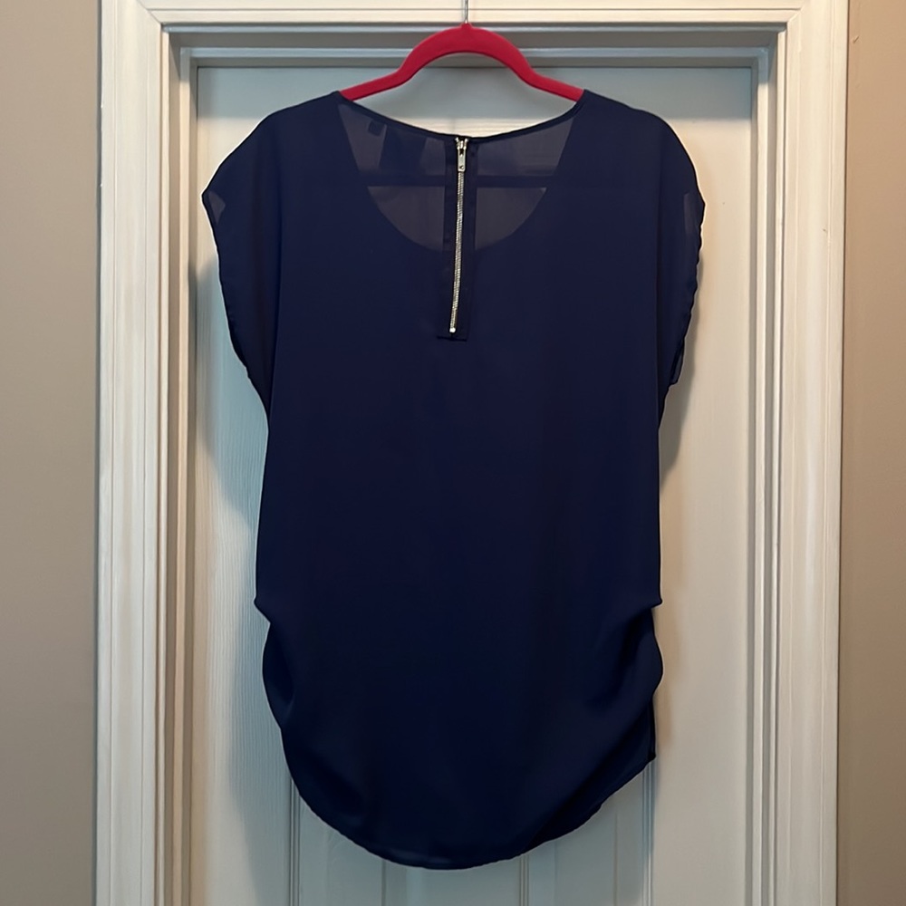 Beautiful Blouse - Picture 4 of 8